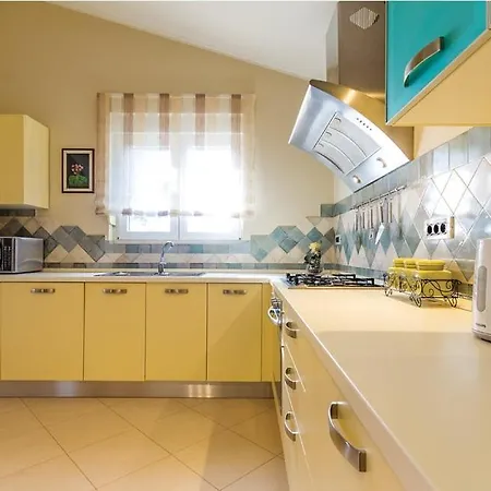 Family Friendly House With A Parking Space Sisan, Medulin - 16800 Holiday home *